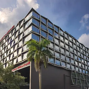 Travelodge Harbourfront Hotel